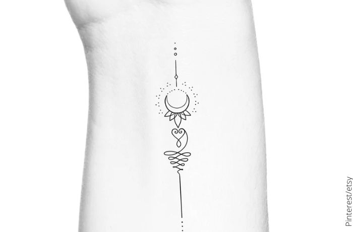 Необикновена татуировка с луна и слънце, пълна със символика!